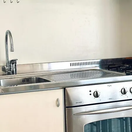 M410 - Marcelli, Comodo Trilocale Con Ampia Terrazza *