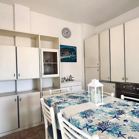 M410 - Marcelli, Comodo Trilocale Con Ampia Terrazza