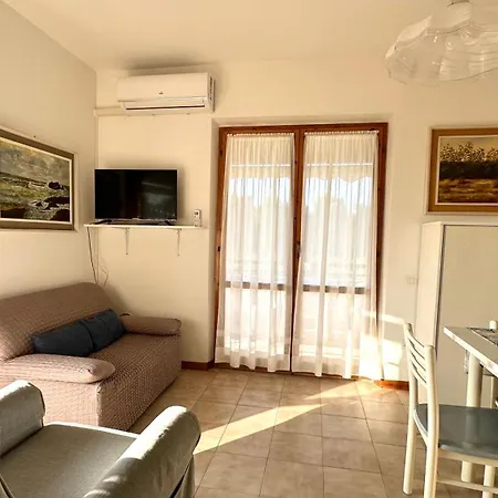 M410 - Marcelli, Comodo Trilocale Con Ampia Terrazza