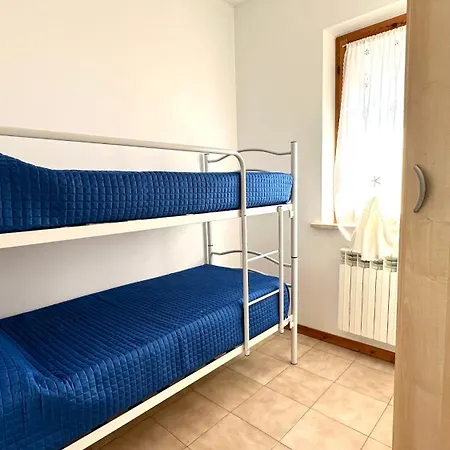 M410 - Marcelli, Comodo Trilocale Con Ampia Terrazza Марчелли